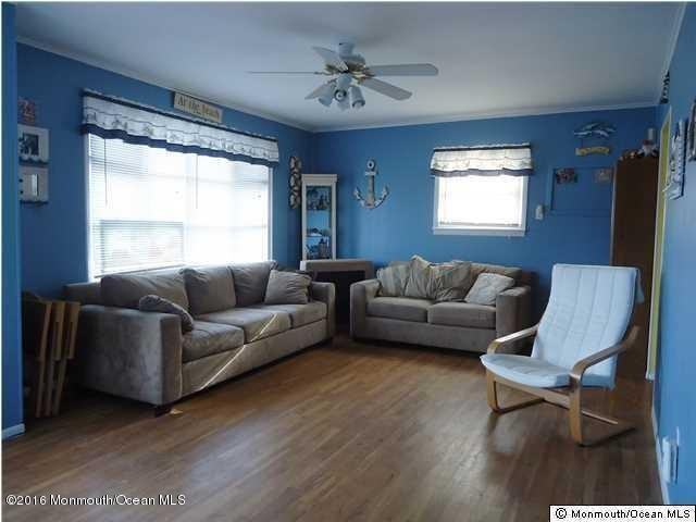 34 Lake St Clair Dr - Photo 3 of 16