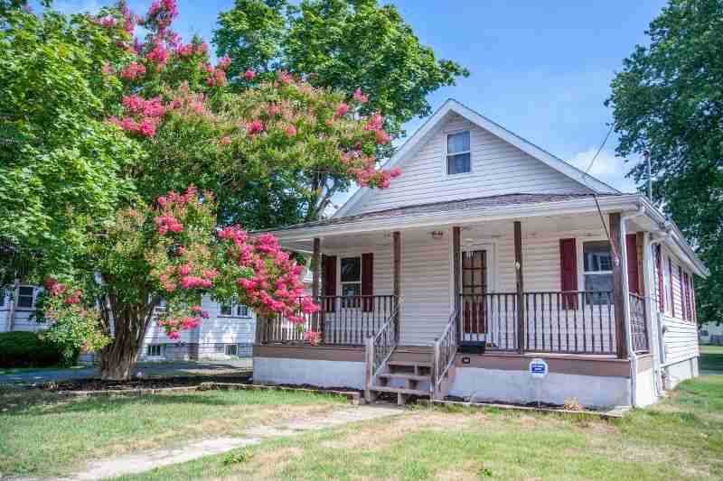121 Franklin St - Photo 2 of 34