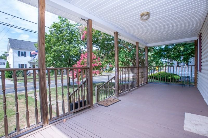 121 Franklin St - Photo 3 of 34