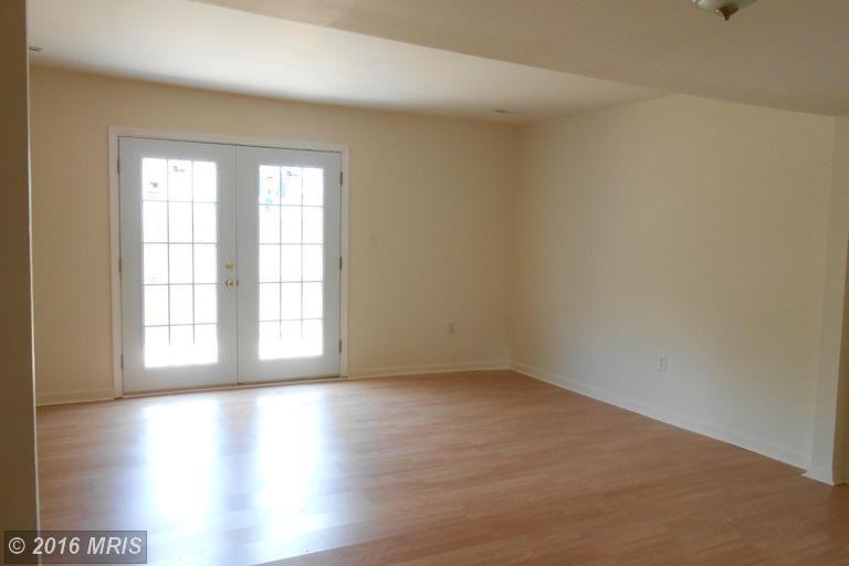 1045 S Main St - Photo 3 of 9