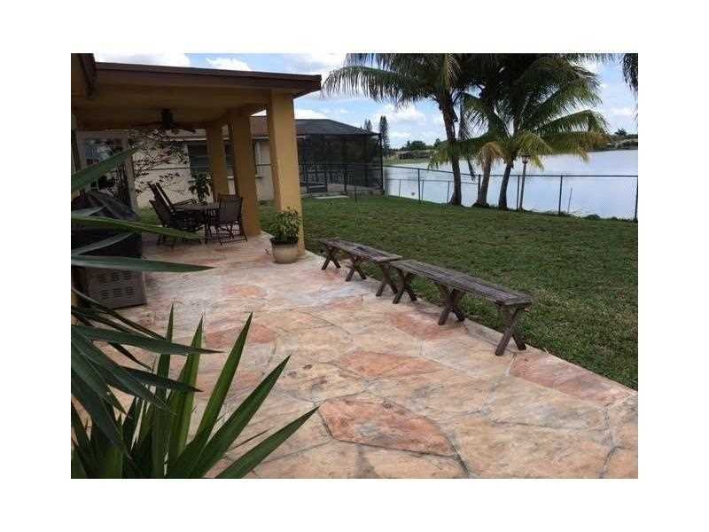 8614 NW 4th St - Photo 3 of 8