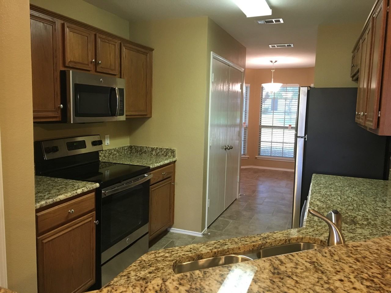 1723 Reynolds St - Photo 3 of 16