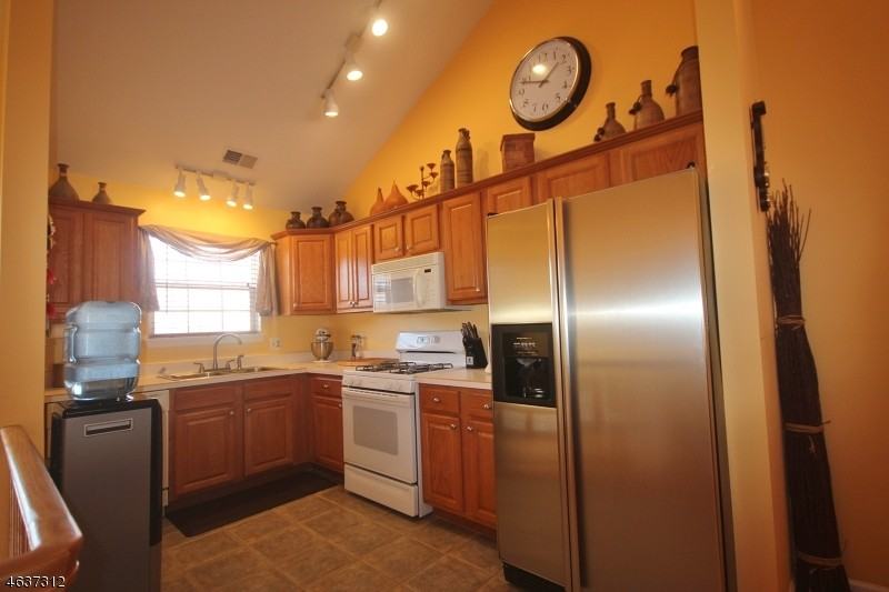 6 Oak Point Dr - Photo 2 of 8