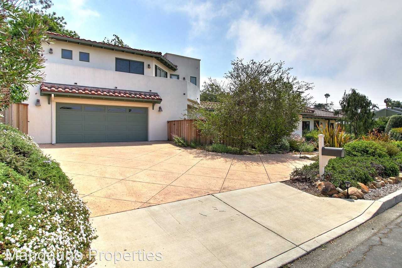 1585 Overlook Ln - Photo 3 of 37