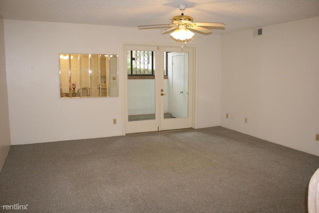 Barcelona Manor Condominiums - Photo 2 of 10