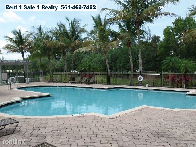 350 Crestwood Cir - Photo 3 of 6