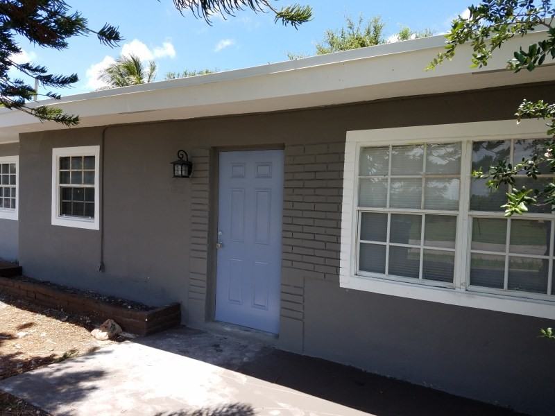 3721 SW 62nd Ave - Photo 3 of 6