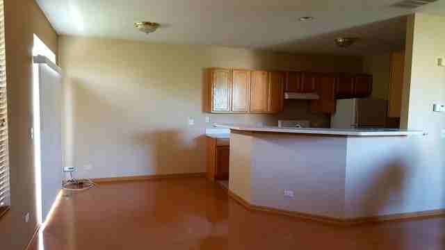 937 Summit Creek Dr - Photo 3 of 8