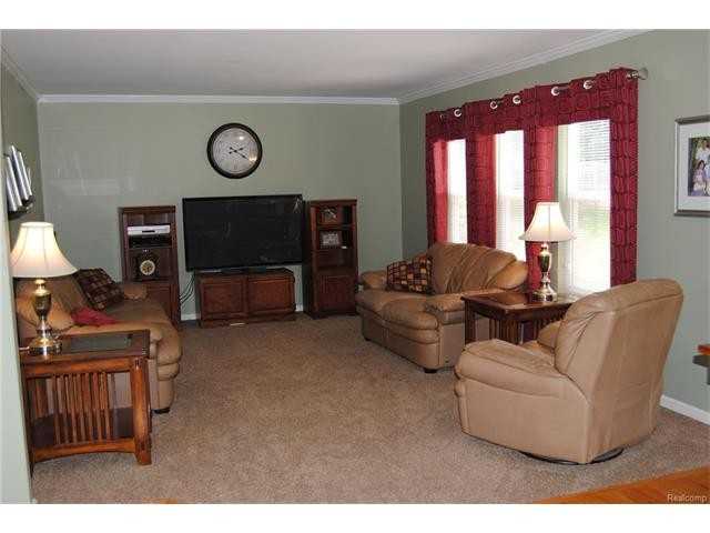 362 Ridgewood Dr - Photo 3 of 18