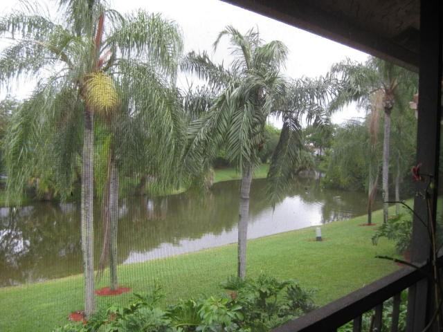 5550 Coach House Circle - Photo 2 of 5