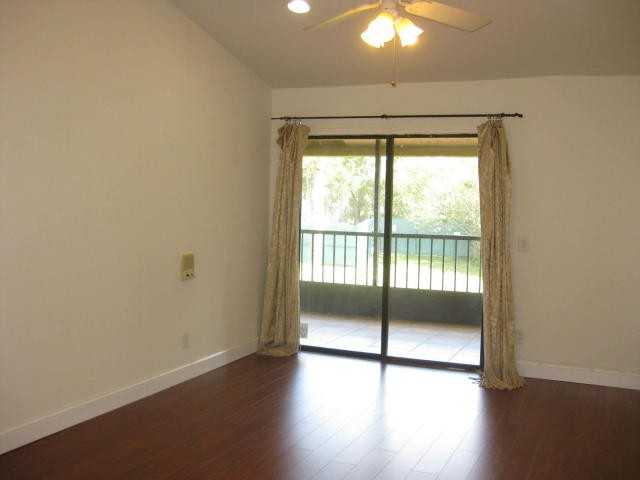 5550 Coach House Circle - Photo 3 of 5