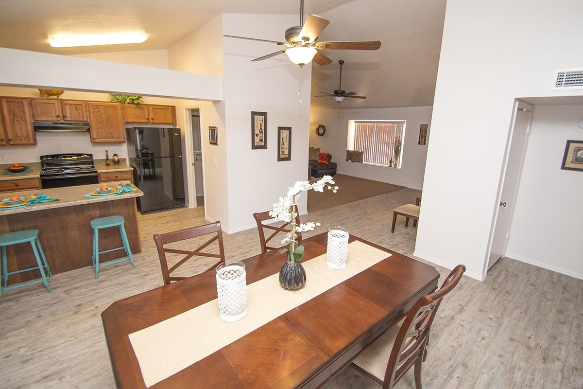 7253 S Alder Dr - Photo 2 of 13