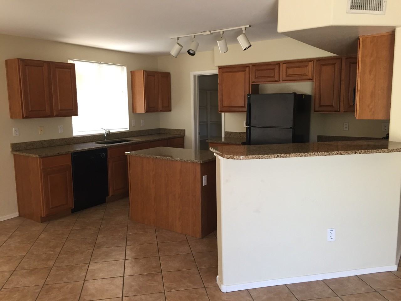 5347 N 104th Ave - Photo 2 of 10