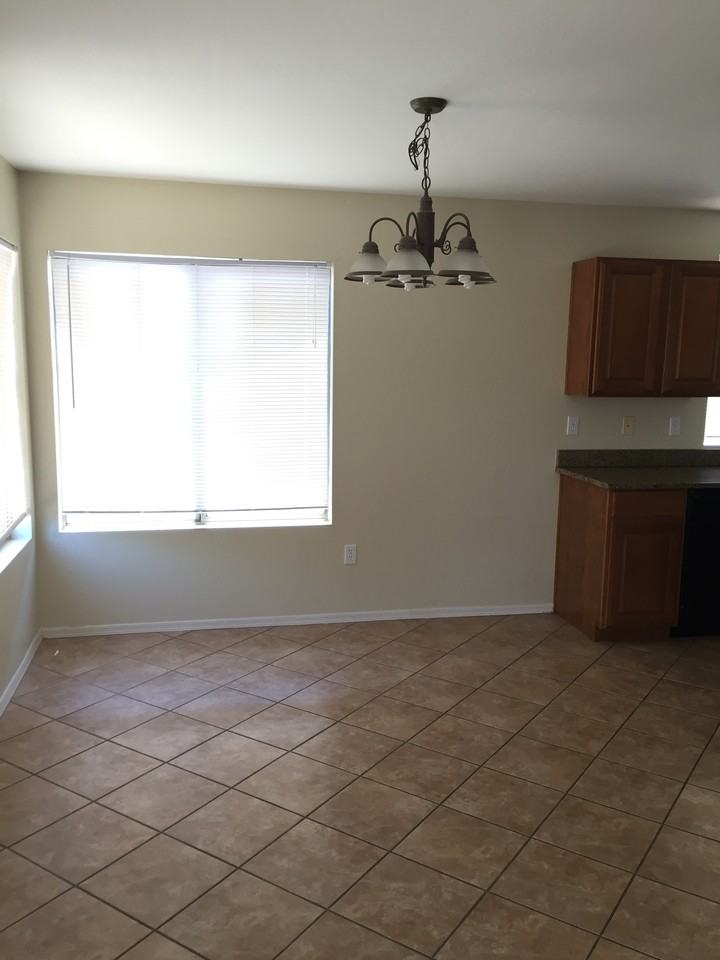 5347 N 104th Ave - Photo 3 of 10