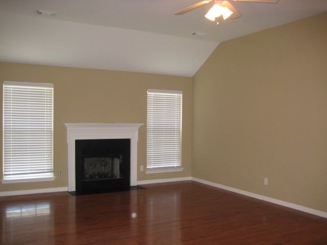 2927 Greentree Dr - Photo 2 of 10