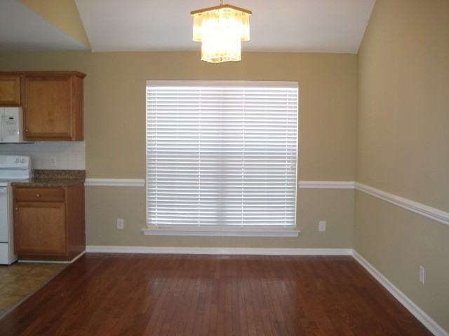2927 Greentree Dr - Photo 3 of 10