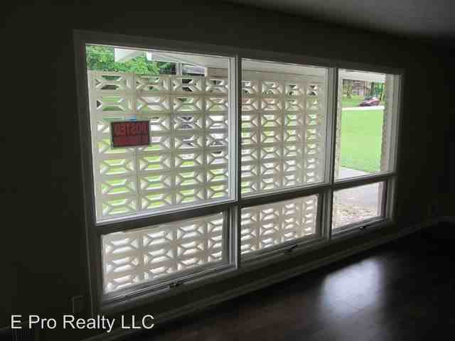 1757 Valley Ridge Dr SW - Photo 3 of 18