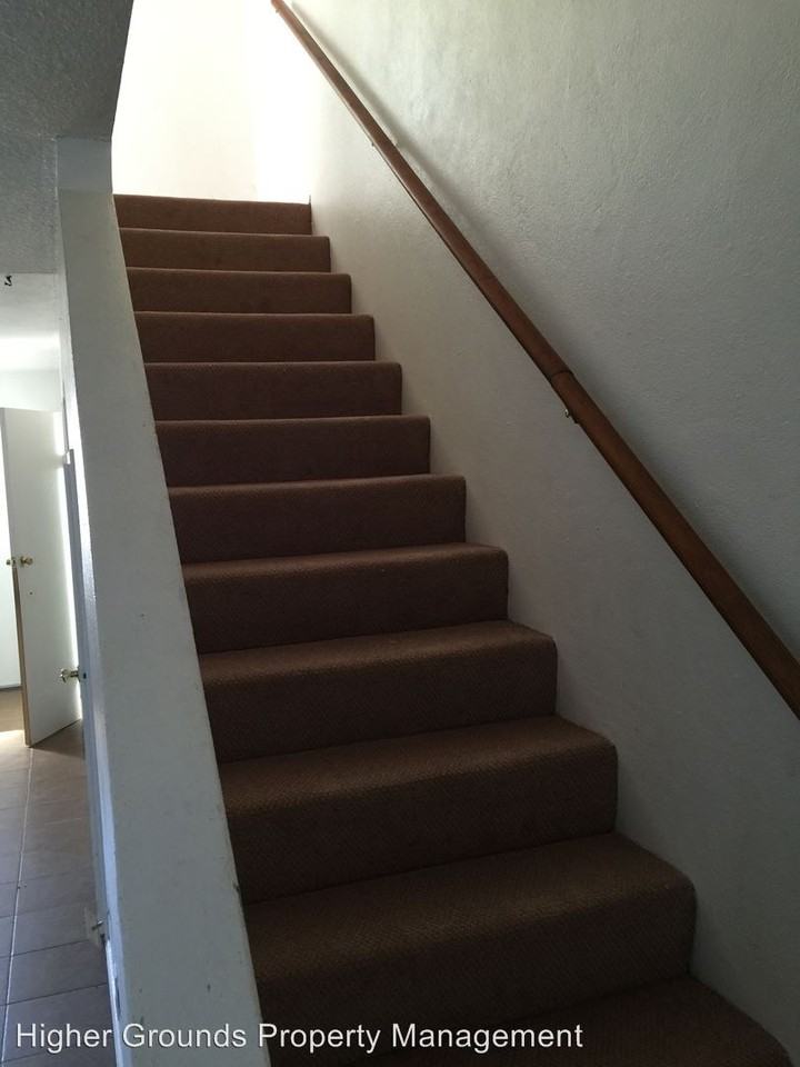 117 Hughes Ave - Photo 3 of 7