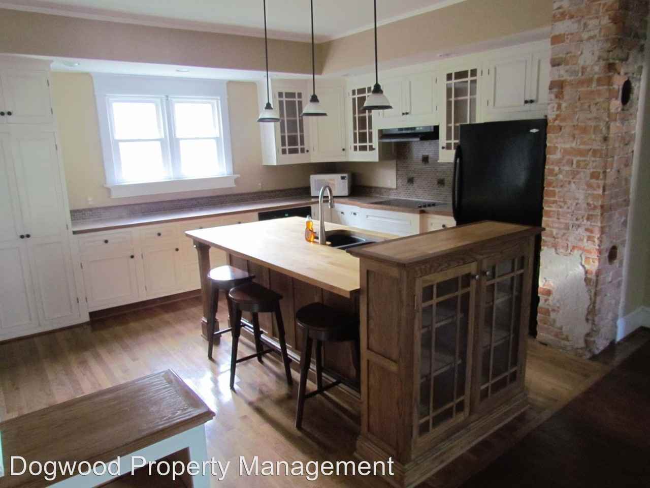 224 E Broad St - Photo 2 of 6