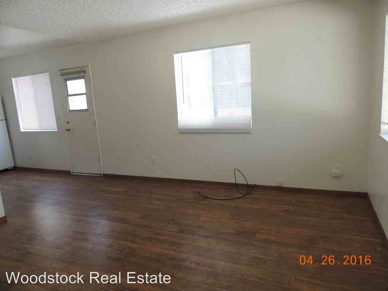 1017 Greenway Dr - Photo 3 of 10