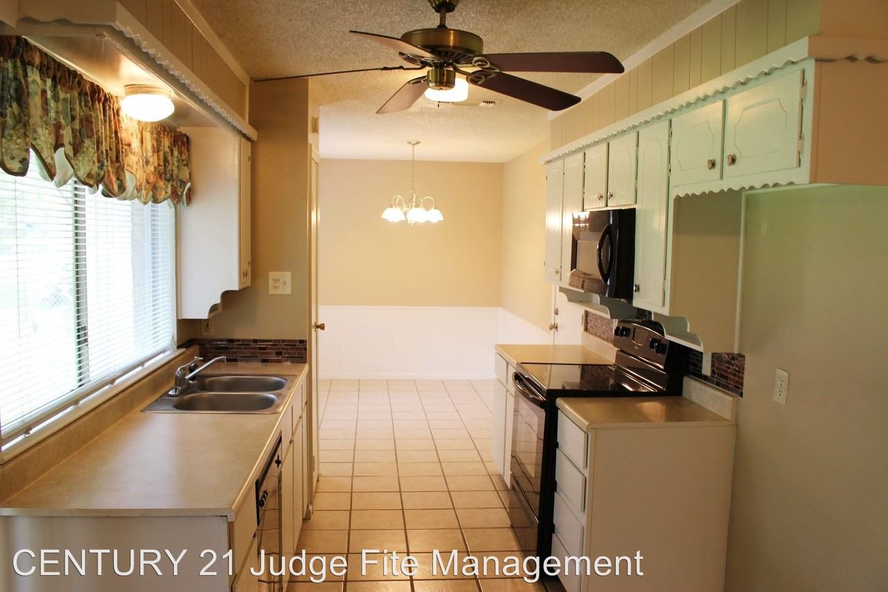 408 Harris Dr - Photo 3 of 10