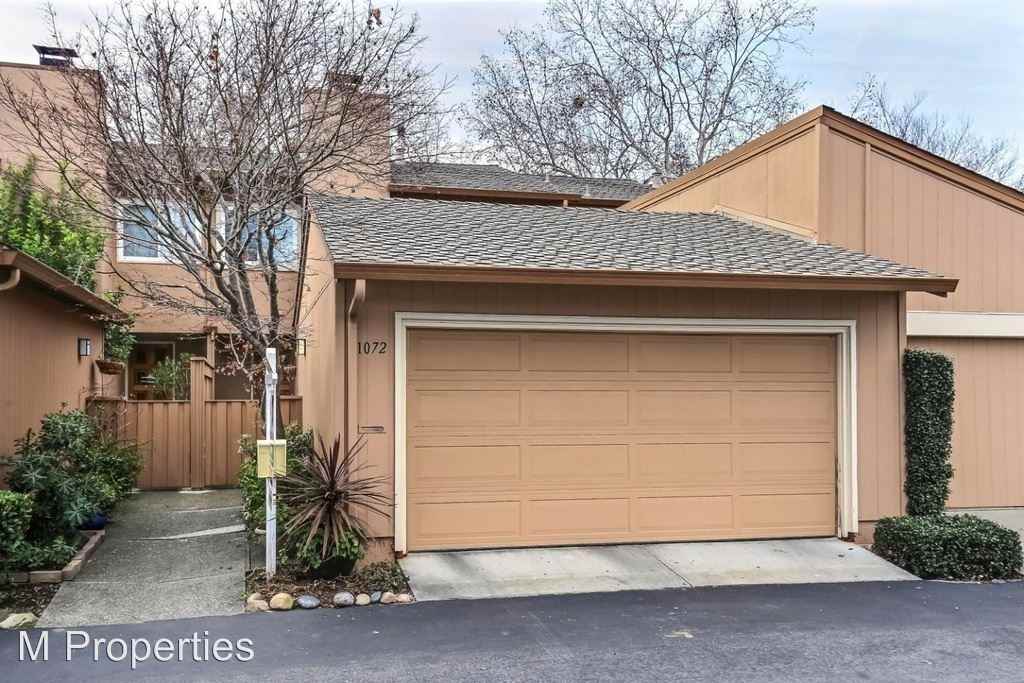 1072 Queensbrook Dr - Photo 2 of 24