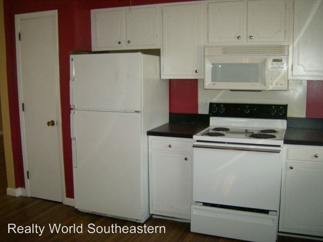 801 Garden Rd - Photo 2 of 10