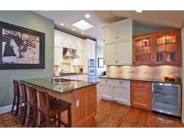 656 Country Ln - Photo 3 of 10