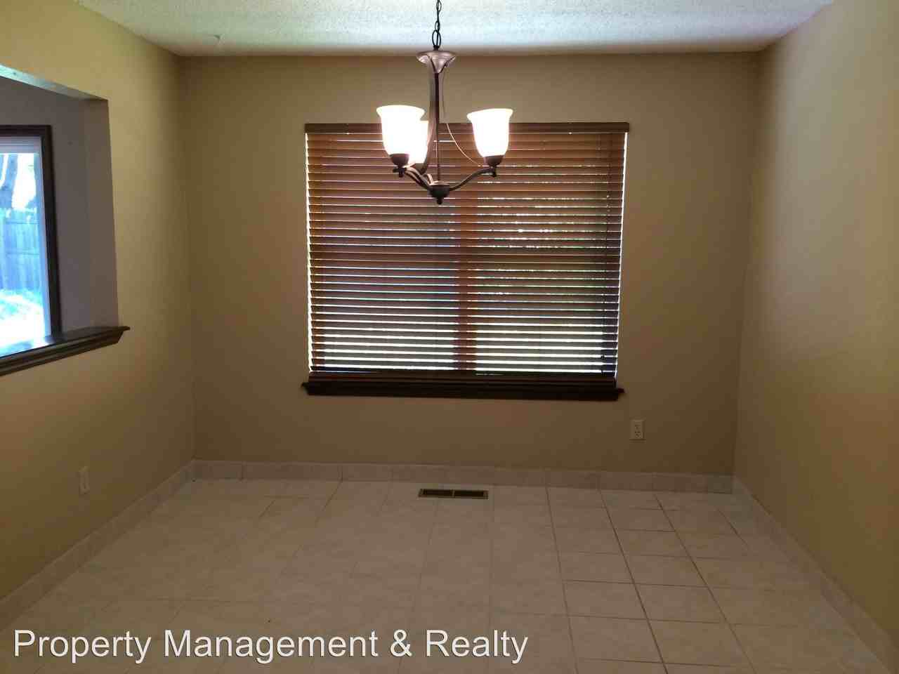 8105 NW 89th St - Photo 3 of 9