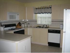 1283 Goldenrod Cir NE - Photo 2 of 4