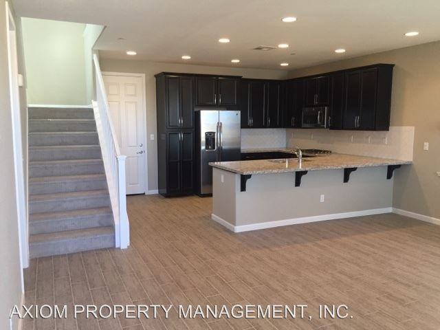 108 Naples Ct - Photo 3 of 10