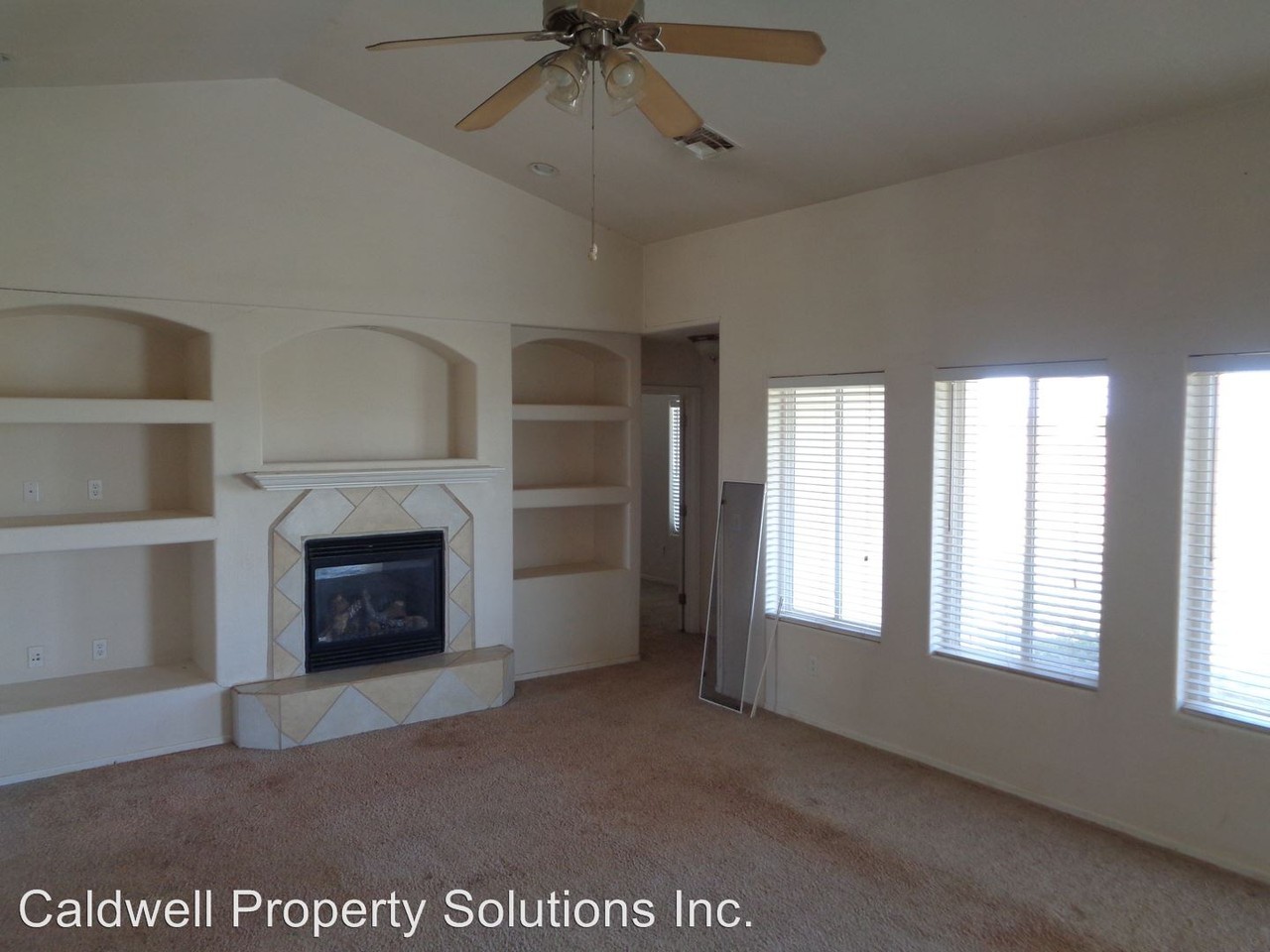 1325 Park Plaza Dr - Photo 3 of 5