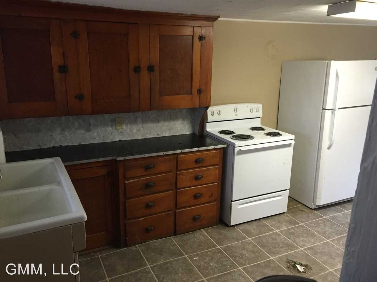 112 Maple St - Photo 2 of 8