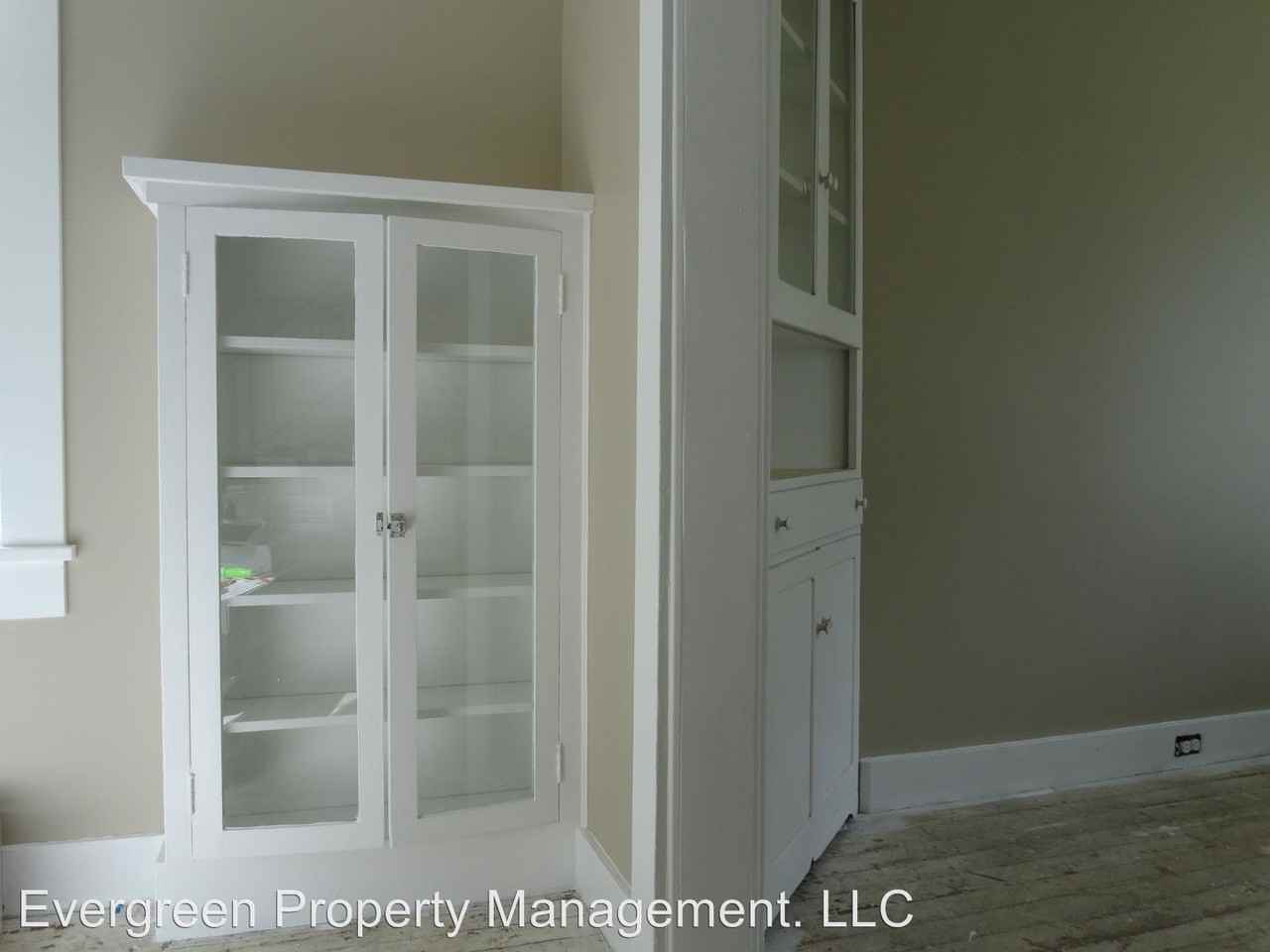 207 SE 7th St - Photo 3 of 25