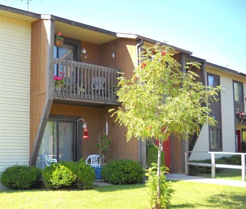 St. Ignace Apartments - Photo 3 of 11