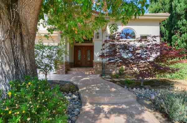 1425 Navarro Dr - Photo 2 of 9