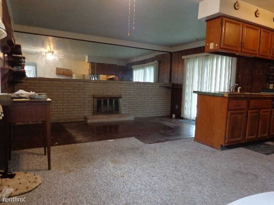 9257 Essex St - Photo 3 of 6