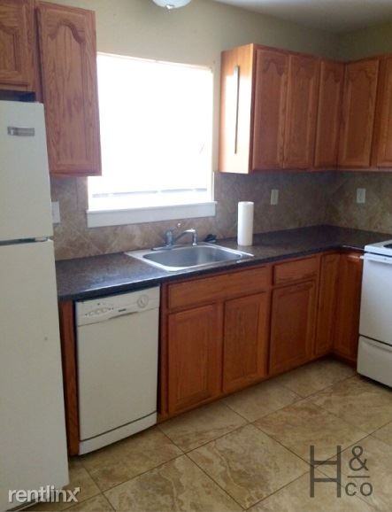 1245 W Hopkins St - Photo 2 of 7