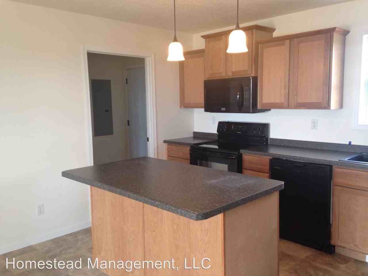 2710 2nd St NE - Photo 2 of 5