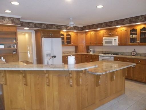 627 Lakeshore Dr - Photo 2 of 19