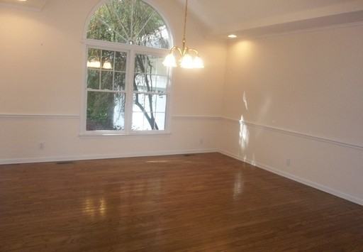 627 Lakeshore Dr - Photo 3 of 19