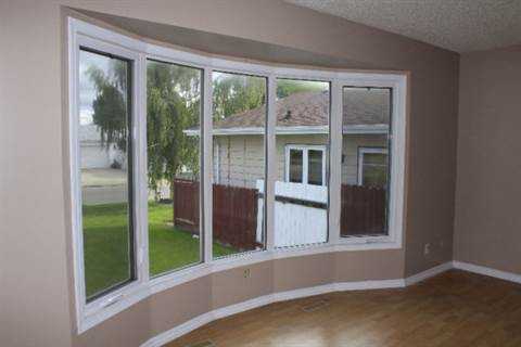 4212 28 Ave NW - Photo 3 of 8