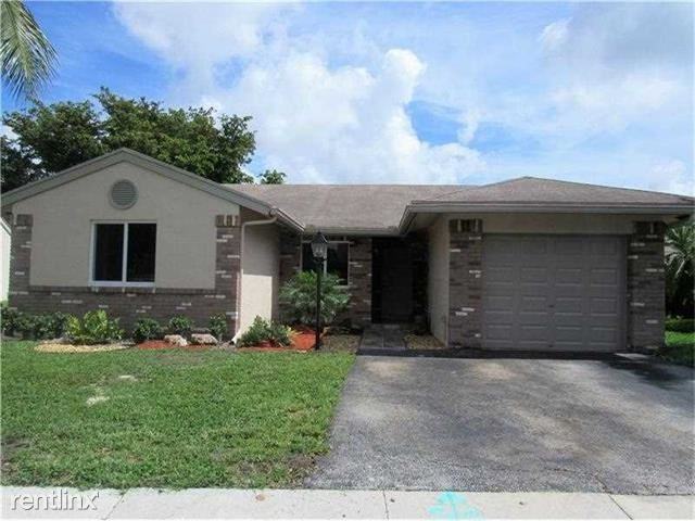 13721 Newport Manor #7 - Photo 2 of 10