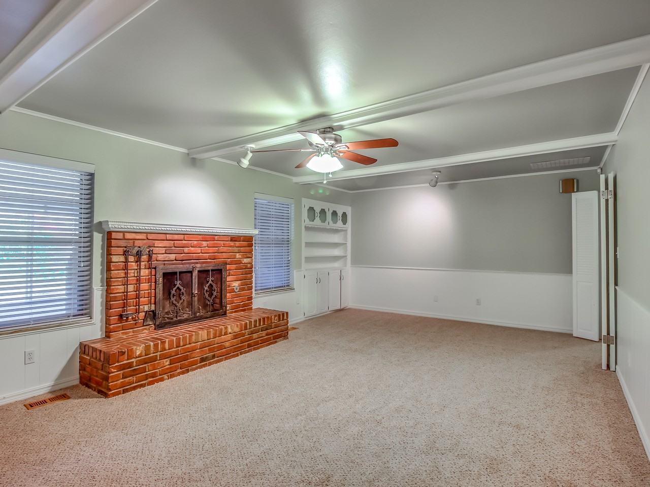 4909 NW 35th St - Photo 3 of 36