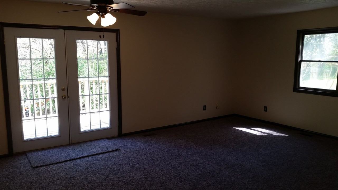 80 W Park Ave #B - Photo 3 of 8