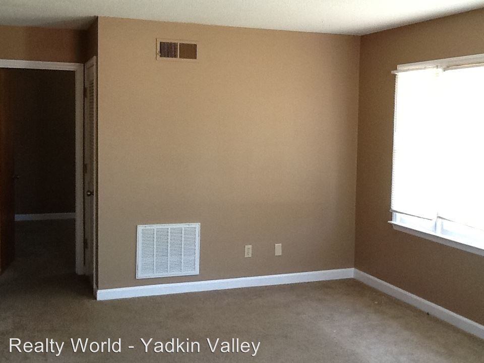 117 Hill St - Photo 3 of 10