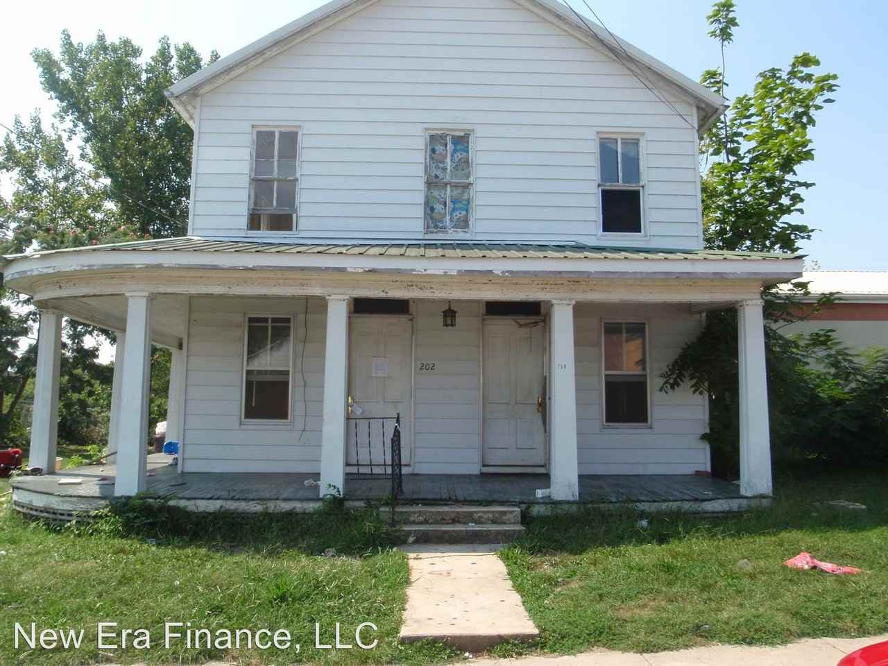 202 W Main St - Photo 2 of 2