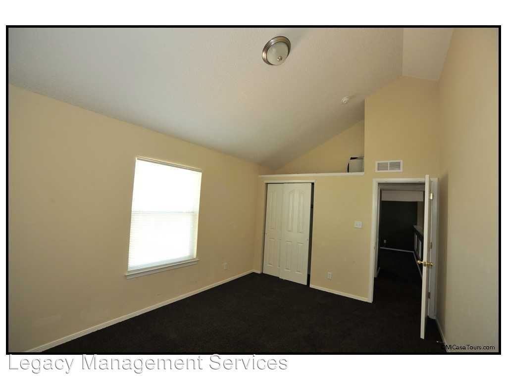 249 Summerbrooke Ct - Photo 3 of 19