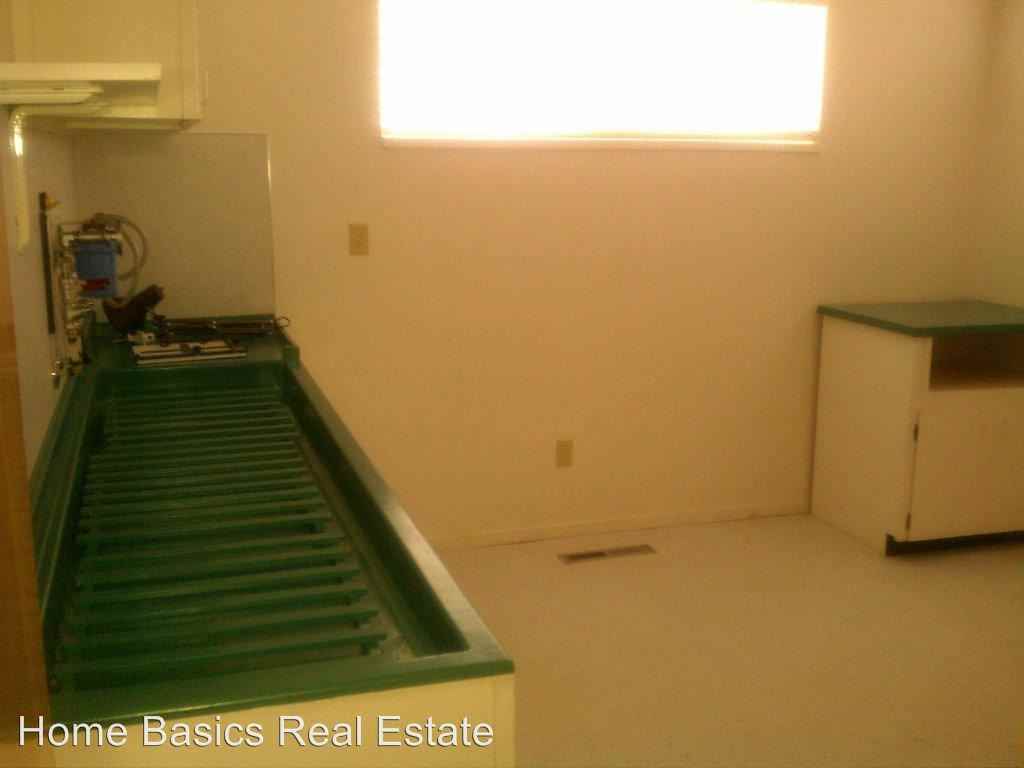 465 S 850 E - Photo 2 of 23