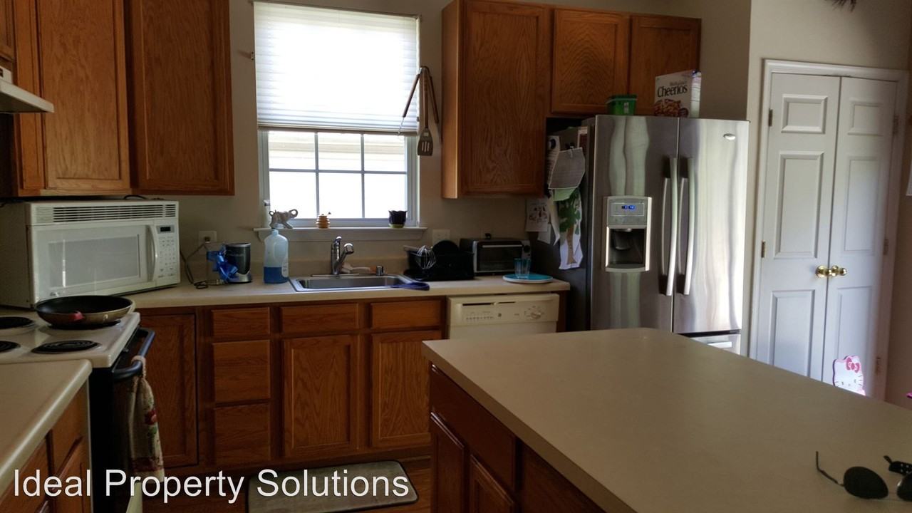 238 Thomas Jefferson Terrace - Photo 2 of 17